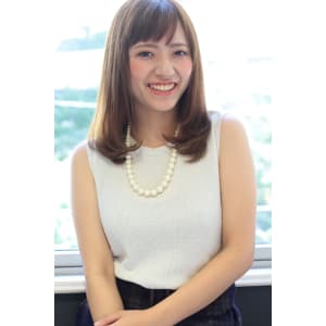 眉上バング抜け感美髪ストレートミディ