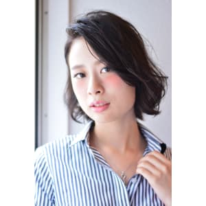 かき上げバングふんわりエアリー大人ボブ