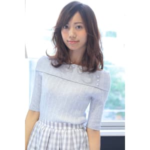 外ハネを活かしたエッジモード斜めバング鎖骨ミディ