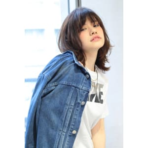 黒髪にも似合うセミウェット外ハネ鎖骨ナチュラルセミディ