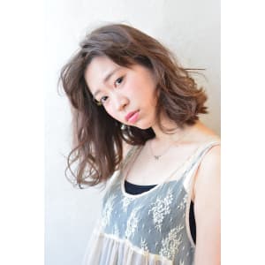 抜け感エアリーカールナチュラルセミディ鎖骨ラウンドボブ