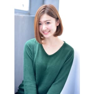 ハイトーンセミウェットワンカール斜めバングラウンドボブ