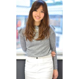 大人かわいいセンターパート外国人風ナチュラルグラデーション