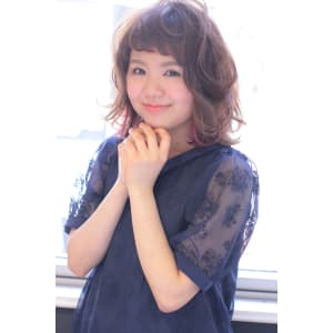 オン眉鎖骨ミディエアリーカールラウンドボブ