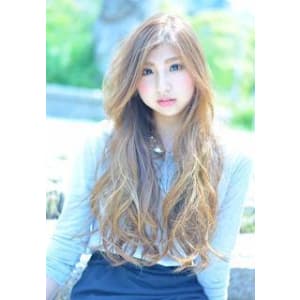 大人かわいい甘めバングウェービーフェミニンロング