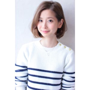 斜めバングのナチュラルカール♪耳かけフェミニンボブ