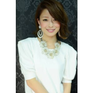 黒髪にも似合うセレブなアシンメトリー♪甘辛耳かけボブ