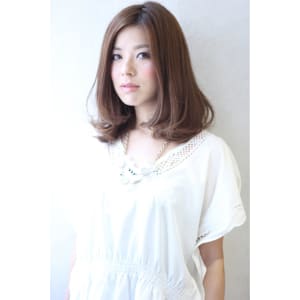 ナチュラルなエアリーカールが大人かわいい♪バルーンふわミディ