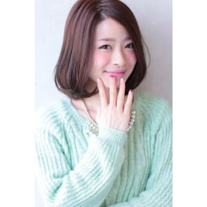 個性的で大人かわいいフェミニンスタイル♪耳かけボブ