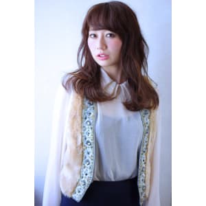 大人かわいい厚めバング無造作くせ毛風ほつれウェービーセミディ