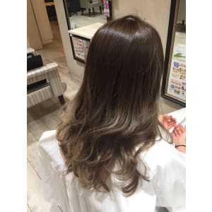 色の差を抑え★ダメージレスな艶アッシュラデーションカラー