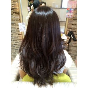 仕事や就活で使える重くなり過ぎない暗髪カラー