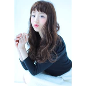 コケティッシュ&フェアリー眉上バングの甘辛ウェービーロング