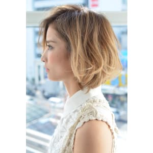 斜めバング抜け感グラデーション鎖骨ラウンドボブ
