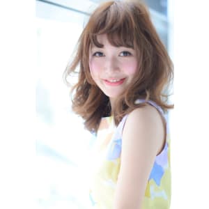 エアリーカールのルーズな甘辛ウェービーフェミニン大人ボブ