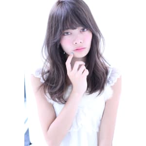 大人かわいい抜け感エフォートレス外ハネフェザーボブ