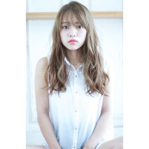 シースルーバングのゆるカールロング