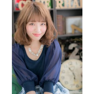 美人顔を作る！ひし形シルエットセミディ