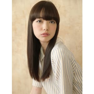 たわわなボリューム感で魅了するクラシカルロングスタイル