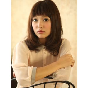 おしゃれなマッシュバングのナテュラルミディアム