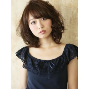 ショコラカラーでツヤ感アップ、上品な女らしさをパーマで。
