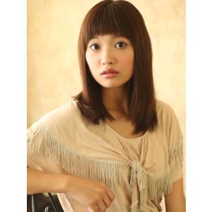 ちょっと斬新な冒険前髪パッツンスタイルでオシャレに。