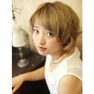 巻き髪ショートボブｘプラチナシルバーで冒険！