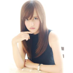 外国人風グラデーションカラー厚めバングで大人可愛いい