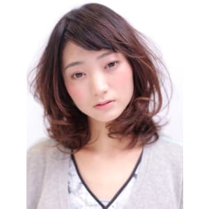 リズムカルな動きで魅せるカジュアルヘア