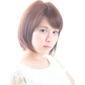髪本来の美しさを奏でる大人なアムールボブ