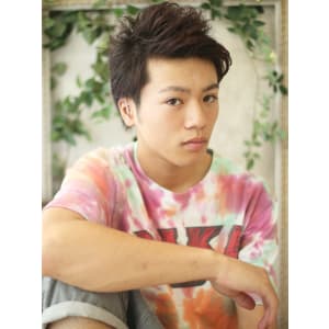 少年ぽさを残しつつ、落ち着きを与えたサッパリヘア