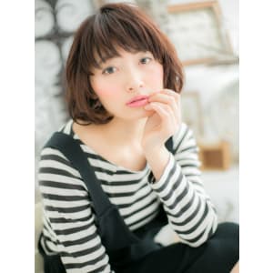 暗髪フェザーボブで小顔に☆見せる