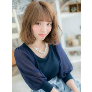 美人顔を作る！ひし形シルエットセミディ