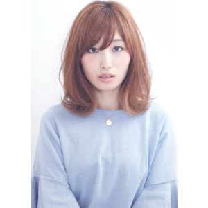 ニュアンスストレートの外ハネミディ