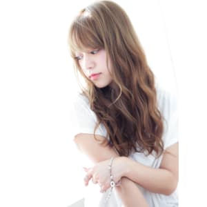 夏カラー　透け感アッシュの大人ロング