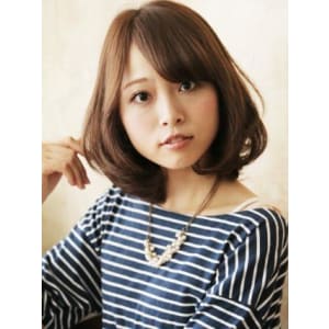 とろけそうな笑顔が似合うフェミニンなメルティ内巻きミディ【相