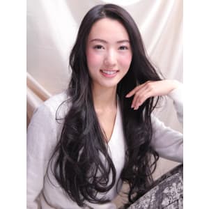 肌写りがいい黒髪で、やわらかなスウィートウェーブ