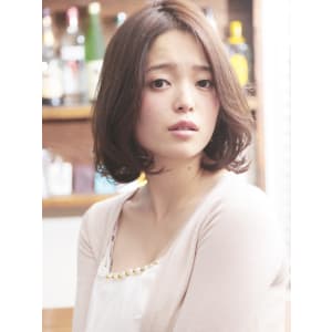 センターパート＋柔らかウェーブが織りなすモテカワロブ