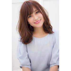 抜け感カールの大人セミディ