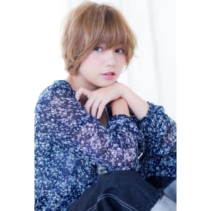 小顔に見せるうざバング大人ショート