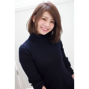 前髪を伸ばしかけの方にもオススメなふんわり大人ボブ