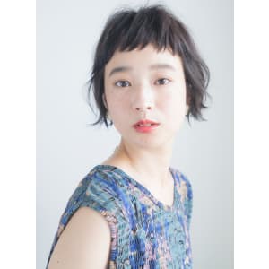 黒髪眉上バングで大人のおしゃれ前下がり外ハネショートボブ☆