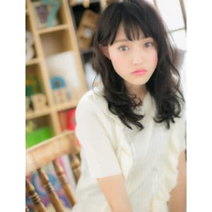黒髪で凛とした ”ふんわりカール”