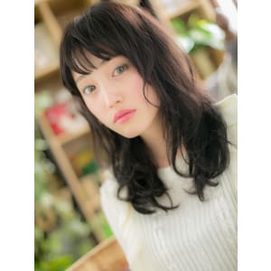 黒髪で凛とした ”ふんわりカール”