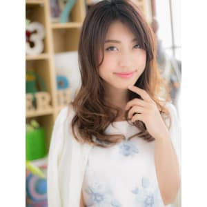 うざバングでフェミニンロング