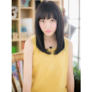 印象的な黒髪ストレート
