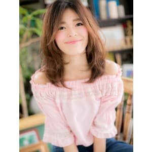 クール＆フェミニン…大人女子センターパート