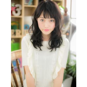 黒髪で凛とした ”ふんわりカール”