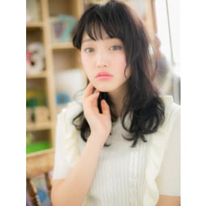 黒髪で凛とした ”ふんわりカール”