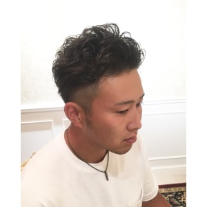 ツーブロ王道パーマ - Richromatic hair studio【リクロマティックヘアスタジオ】掲載中